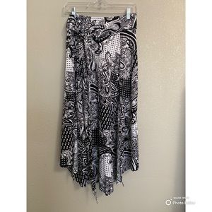 New York & Company Midi Skirt Size 0 Boho Artsy Black & White Double Slit